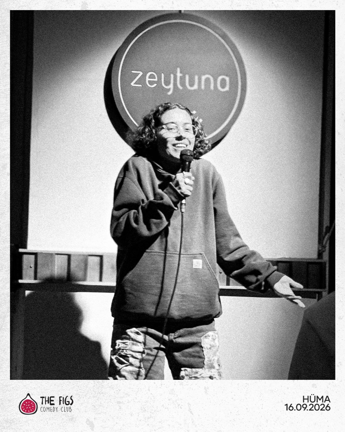 Hüma smiling at the mic